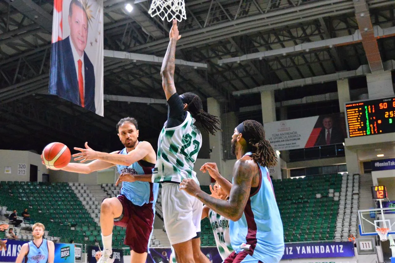 Cevat Soydaş Turnuvası'nda Trabzonspor'un üçüncülük sevinci