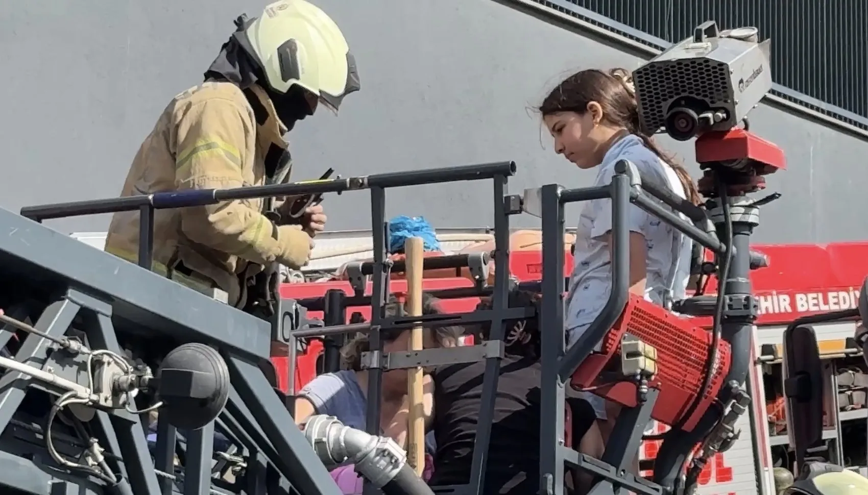 Sarıyer'de kurutma makinesi dehşeti: 8 kişi alevlerin arasından son anda kurtarıldı