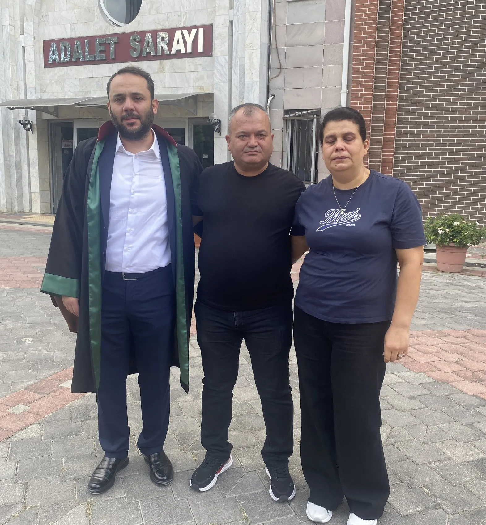 Isparta'da adliye koridorlarında yankılanan feryat: Oğlunun katiline verilen cezayı alkışlarla karşıladılar