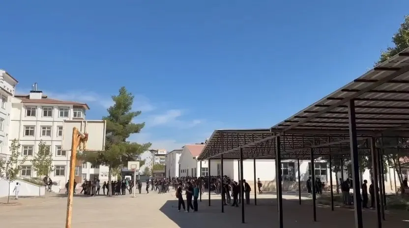 Şanlıurfa merkezli sarsıntı bölgeyi ayağa kaldırdı: Okullarda panik anları