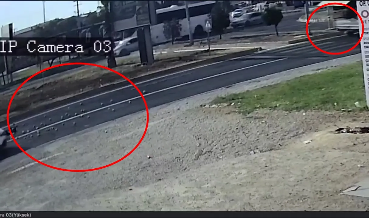 Kızıltepe'de Trafiği Durduran Dayanışma: Yola Saçılan Ürünleri Sürücüler Birlikte Topladı