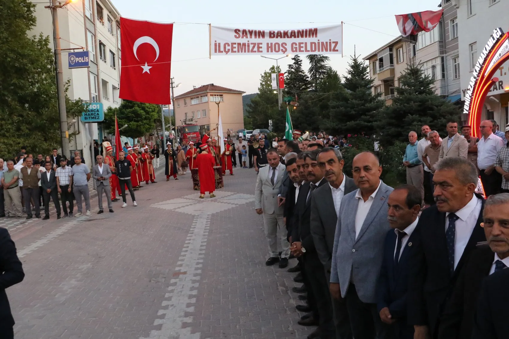 Yıllar sonra aynı topraklarda: Bakan Çiftçi'nin duygusal Yenipazar ziyareti