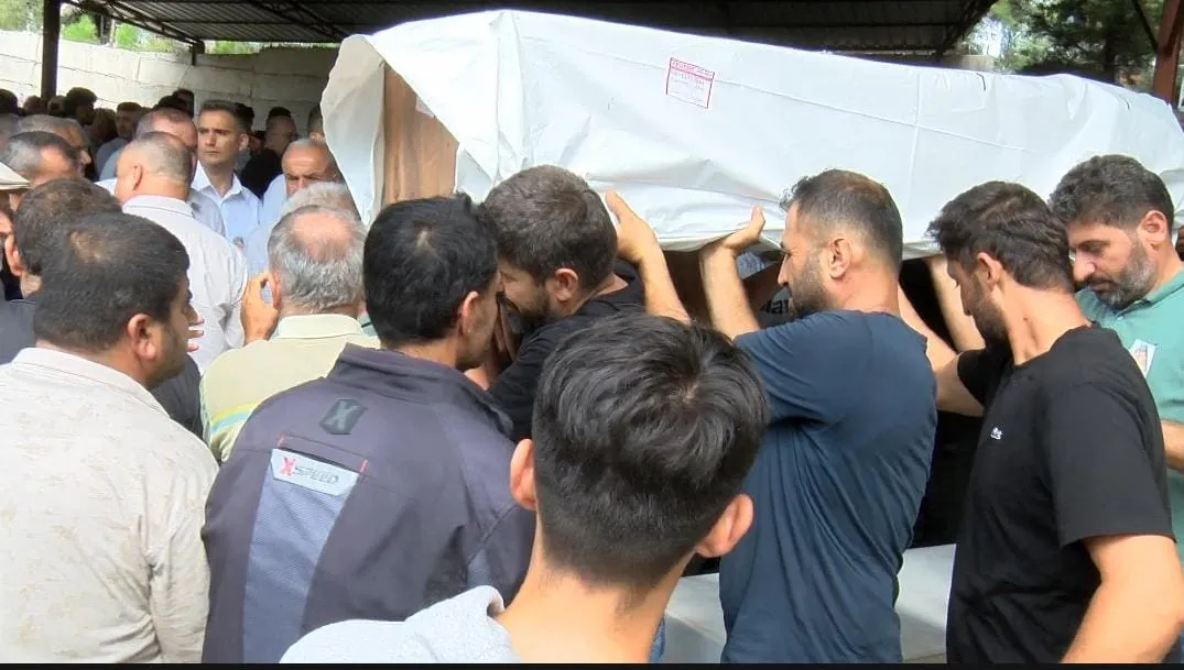 Denizdeki facia Hatay'ı yasa boğdu: Küçük Mehmet ve Nihat usta son yolculuklarına uğurlandı