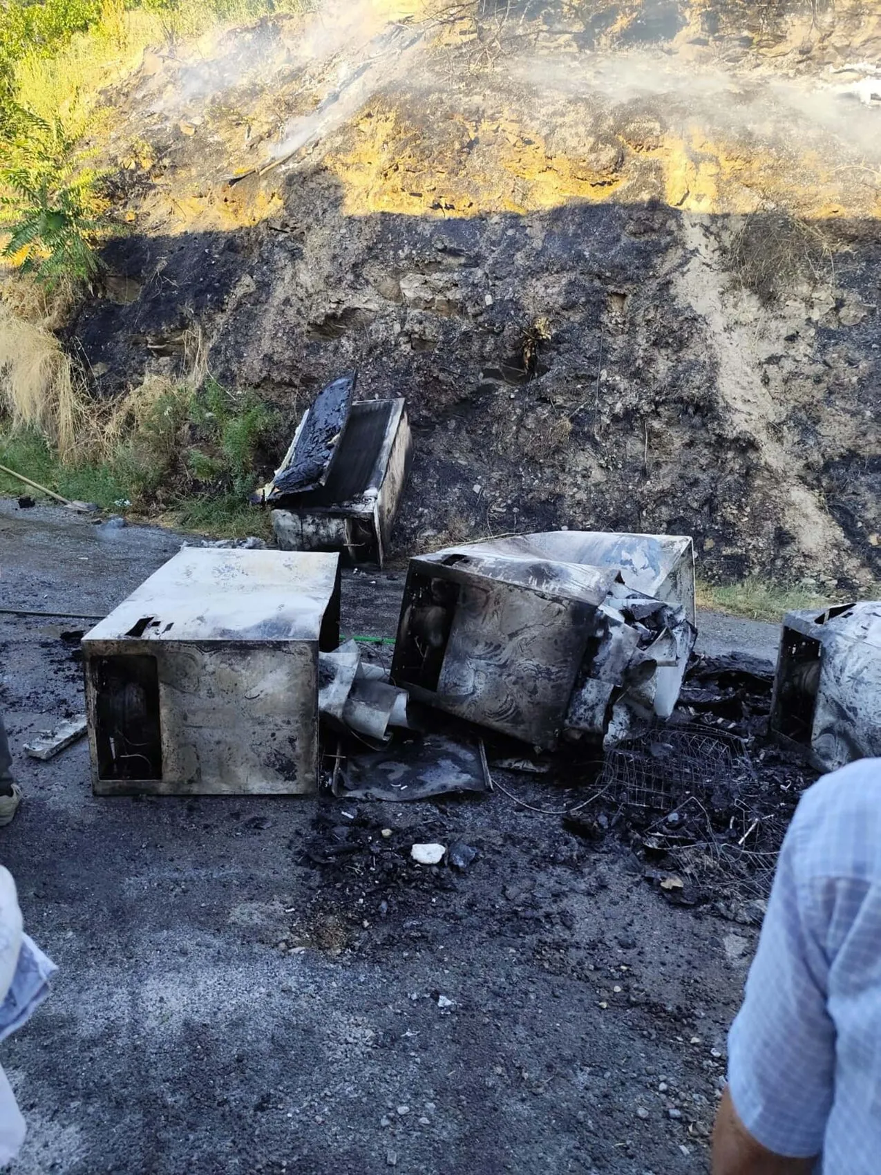 İncirliova'da korku dolu anlar: Kamyonetten sıçrayan alevler mahalleyi alarma geçirdi