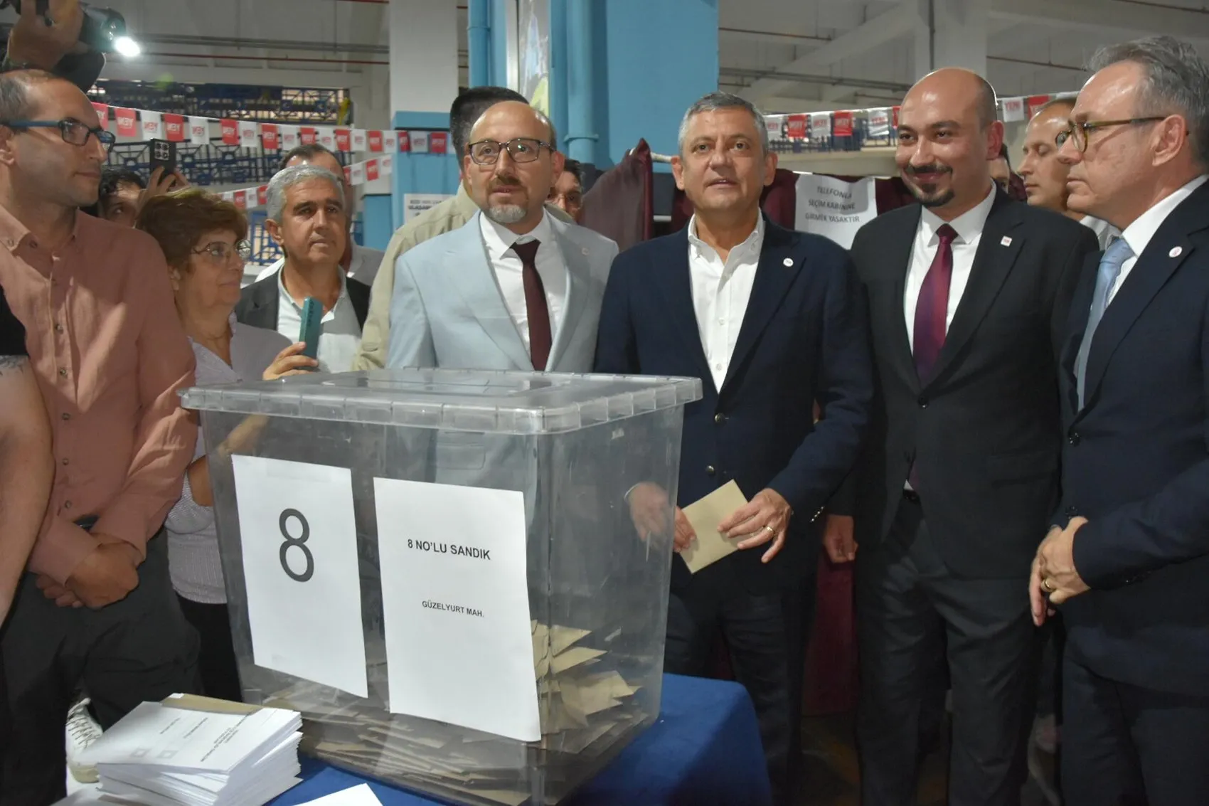 Özgür Özel'den Manisa'da radikal demokrasi çıkışı: Sandığı üyelerin ayağına götürüyoruz