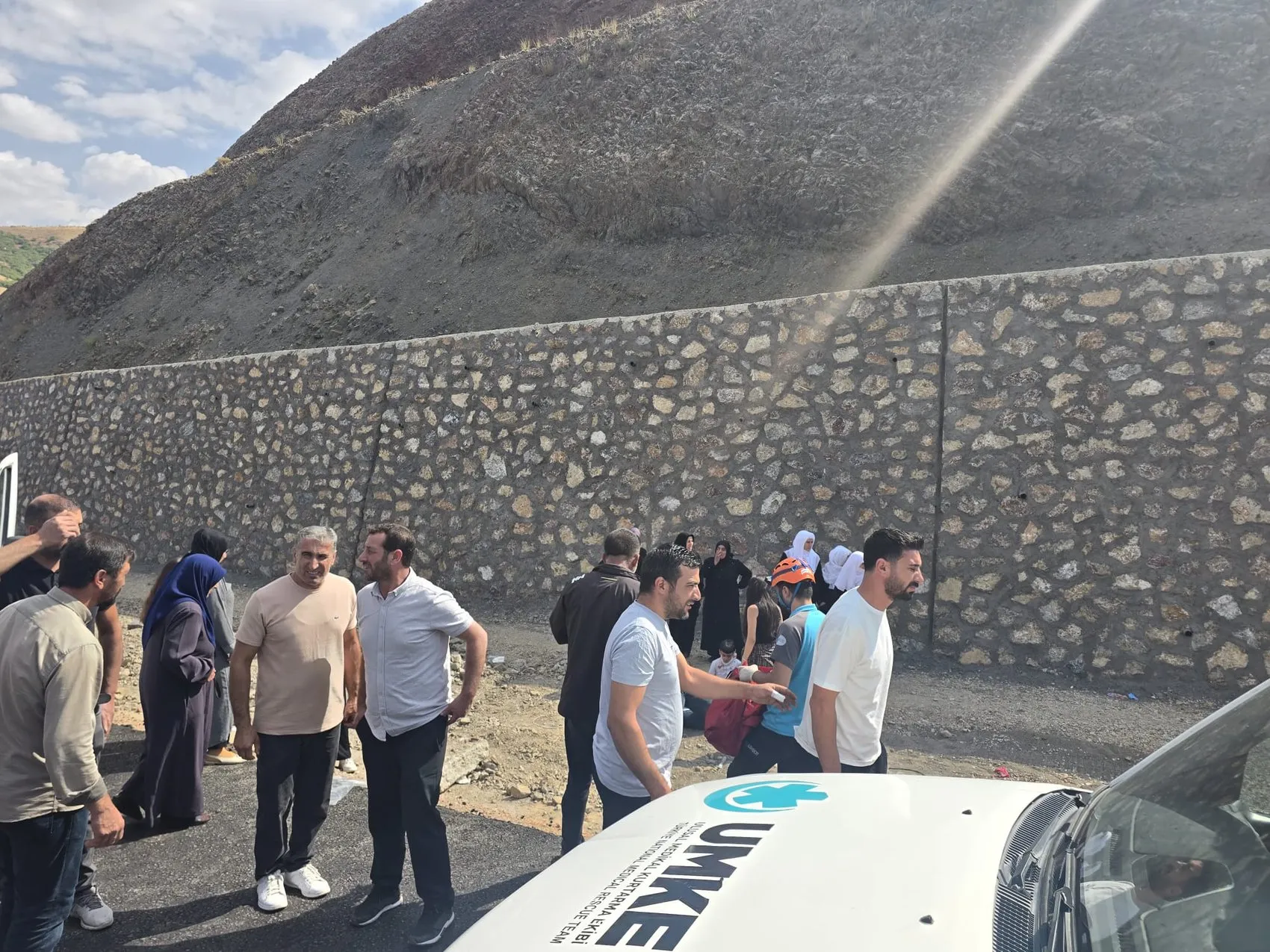 Bingöl kara yolunda sabah dehşeti: Kafa kafaya çarpışan araçlarda 6 kişi yaralandı