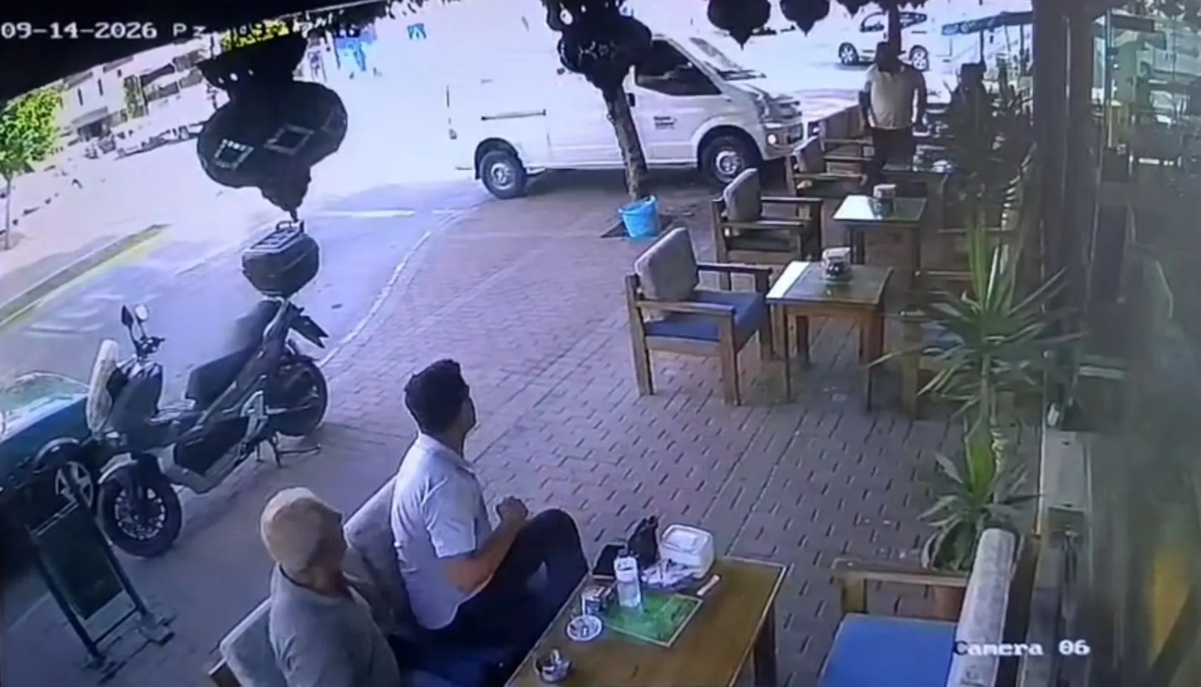 Manavgat'ta dehşet anları: Kahvaltı keyfi saniyelerle kabusa döndü