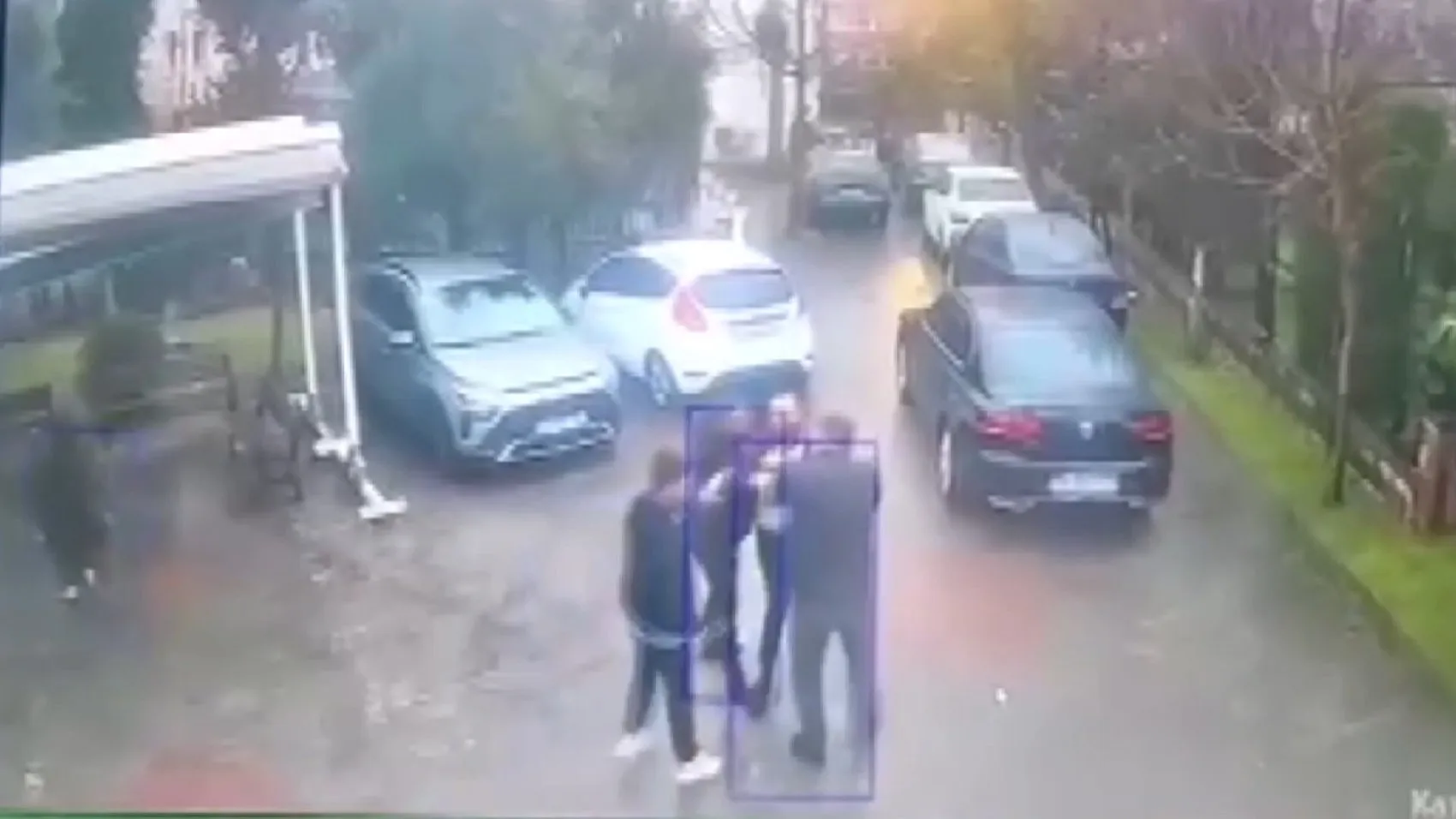 Cami bahçesinde yardım parası kavgası: Müezzin şikayetçi oldu, imamın saldırısına uğradı