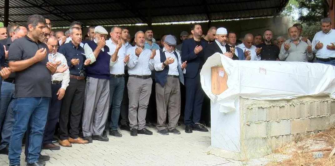 Denizdeki facia Hatay'ı yasa boğdu: Küçük Mehmet ve Nihat usta son yolculuklarına uğurlandı