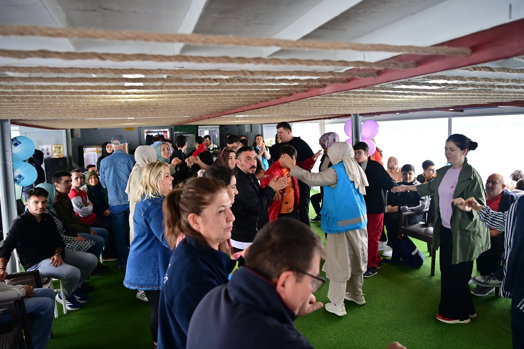 İstanbul Boğazı'nda unutulmaz gün: Özel gereksinimli bireyler için deniz keyfi
