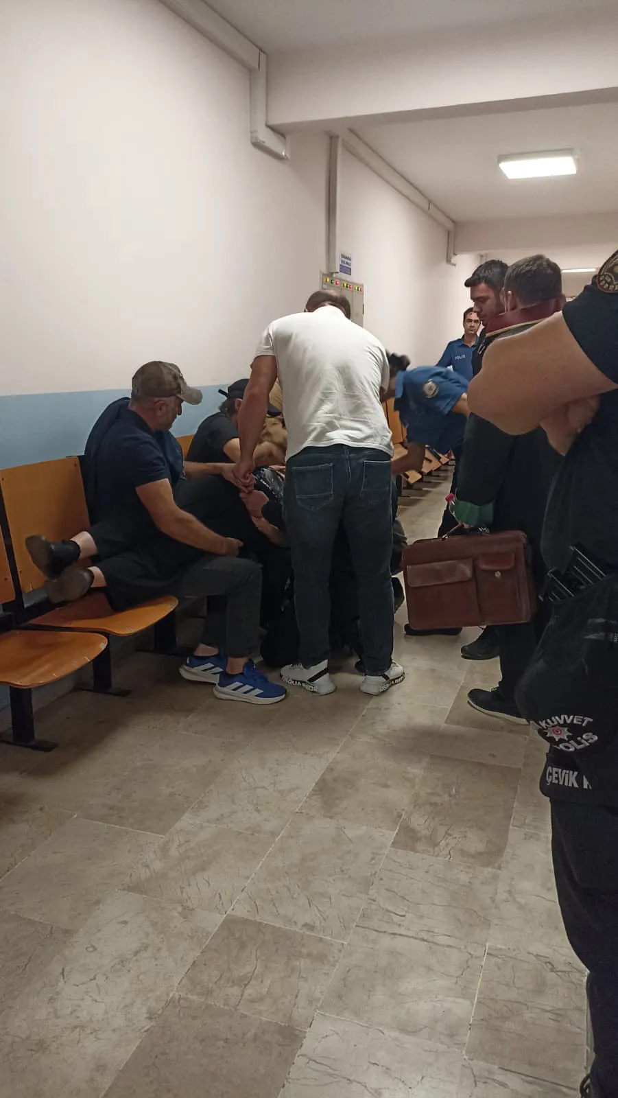 Sapanca'daki cinayet davasında karar sonrası adliye önünde arbede