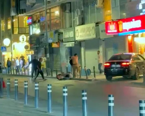 Avcılar'da gece yarısı dehşeti: Restoran sandalyeleri havada uçuştu