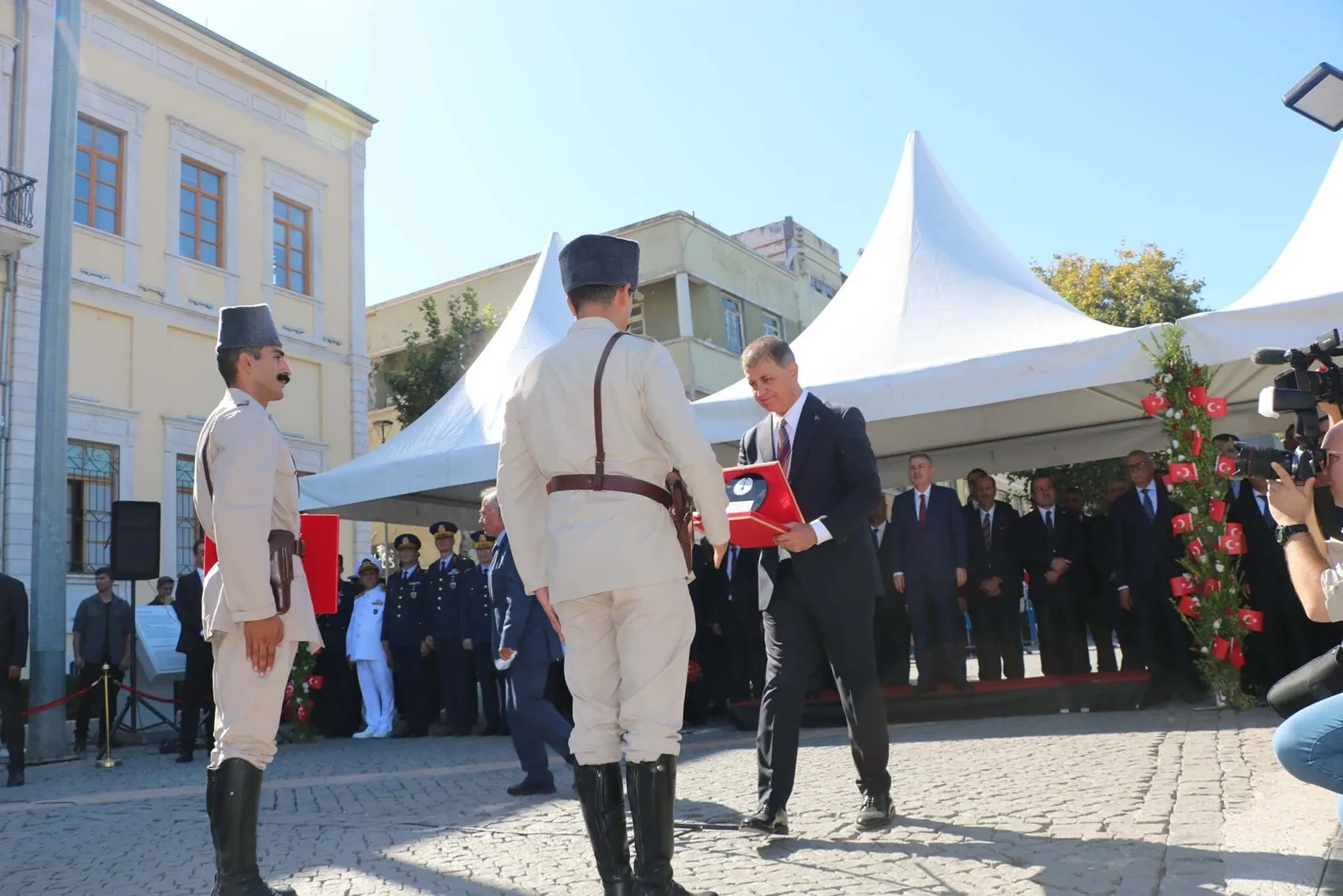 İzmir'in kurtuluşunda 104 yıllık gurur: Süvari birliği tarihi anları yeniden yaşattı