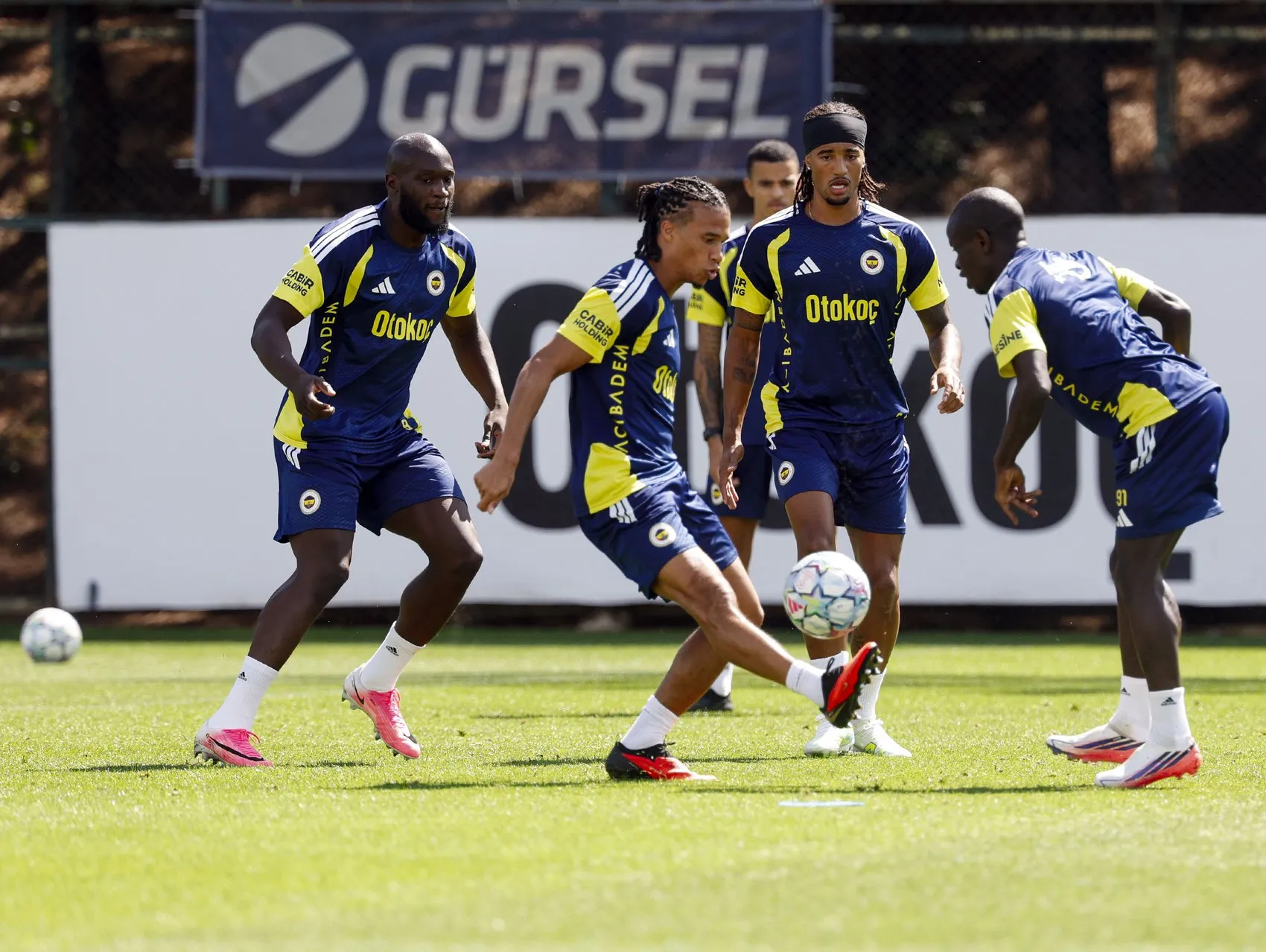 Kadıköy'de dev randevu: Fenerbahçe 18 yıllık hasreti Roma ile dindiriyor