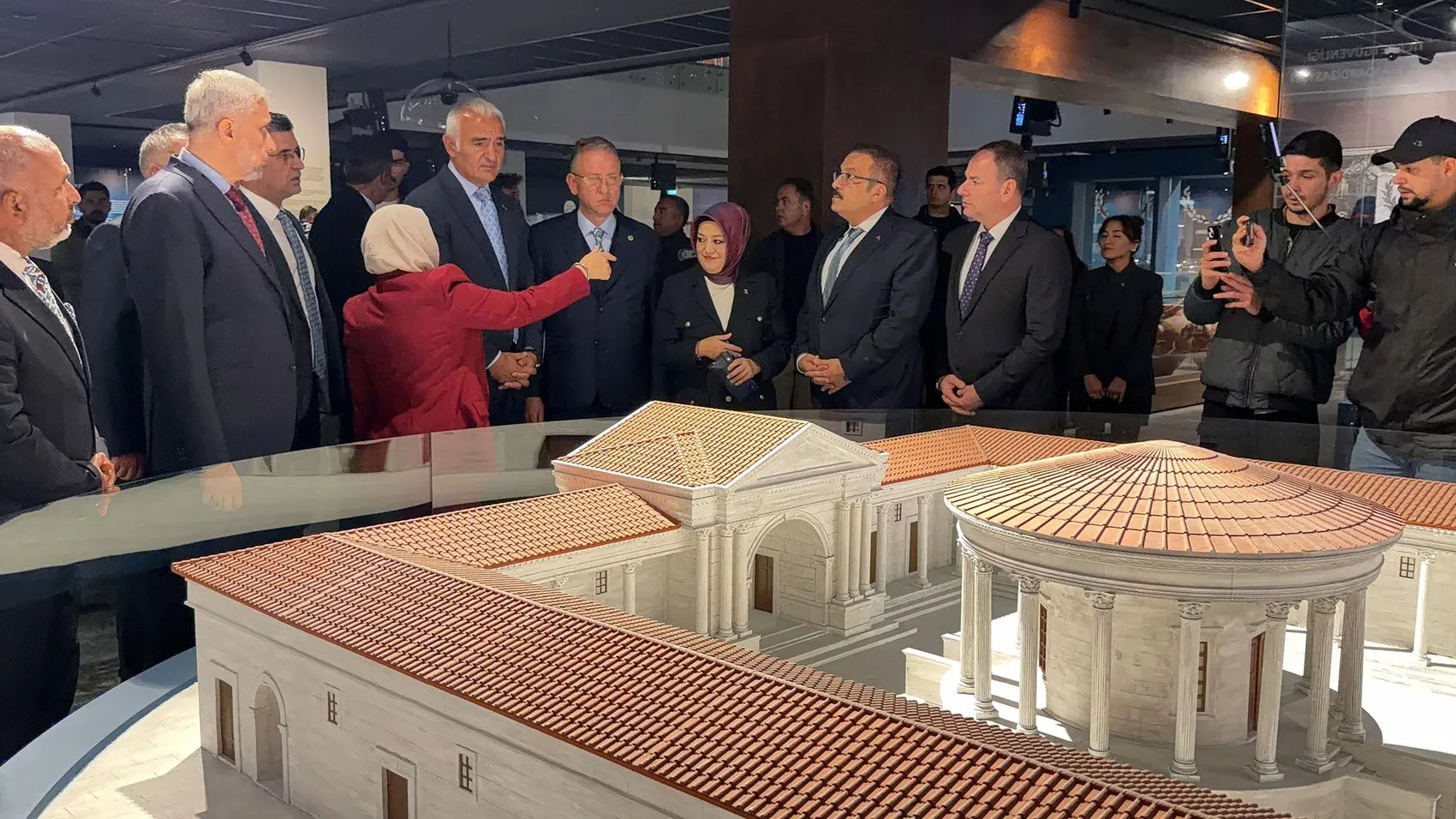 Bakan Ersoy'dan Kütahya'da dev turizm vizyonu: Rekorlar kırıldı, sıra zirvede