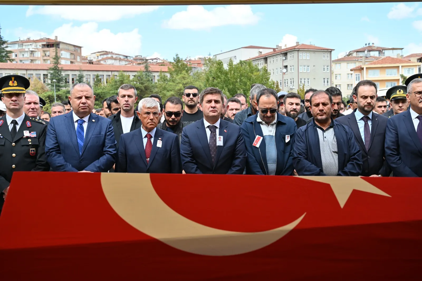 Görevi başında şehit düşen polis memuru Batuhan Sarıyalçınkaya son yolculuğuna uğurlandı