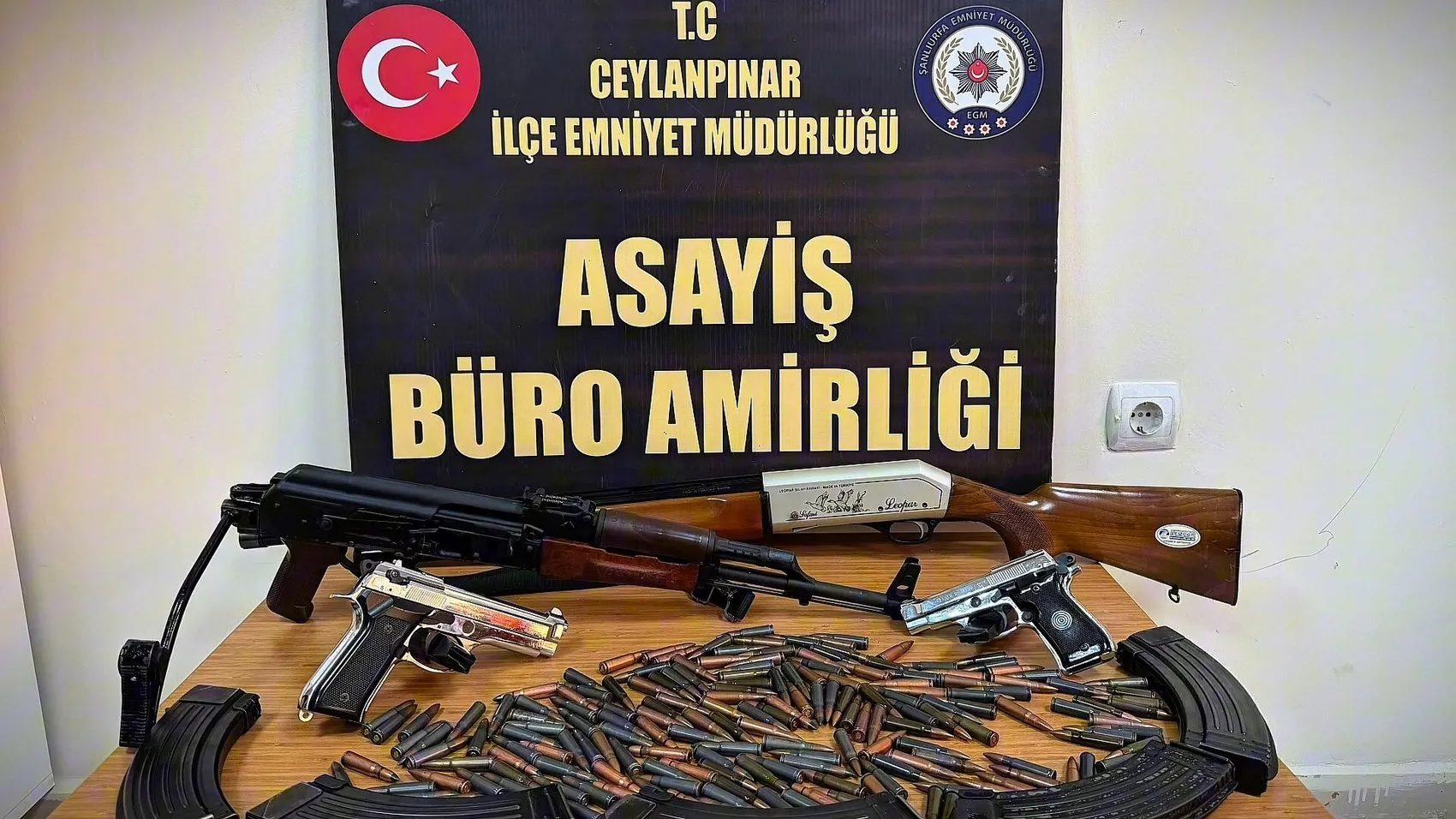 Şanlıurfa'da şafak vakti büyük baskın: Cephanelik gibi evlere operasyon