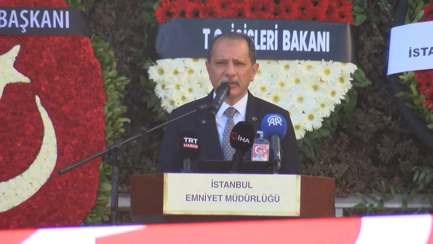 İstanbul Emniyeti'nde hüzünlü veda: Şehit polis Melih Kaygusuz son yolculuğuna uğurlandı