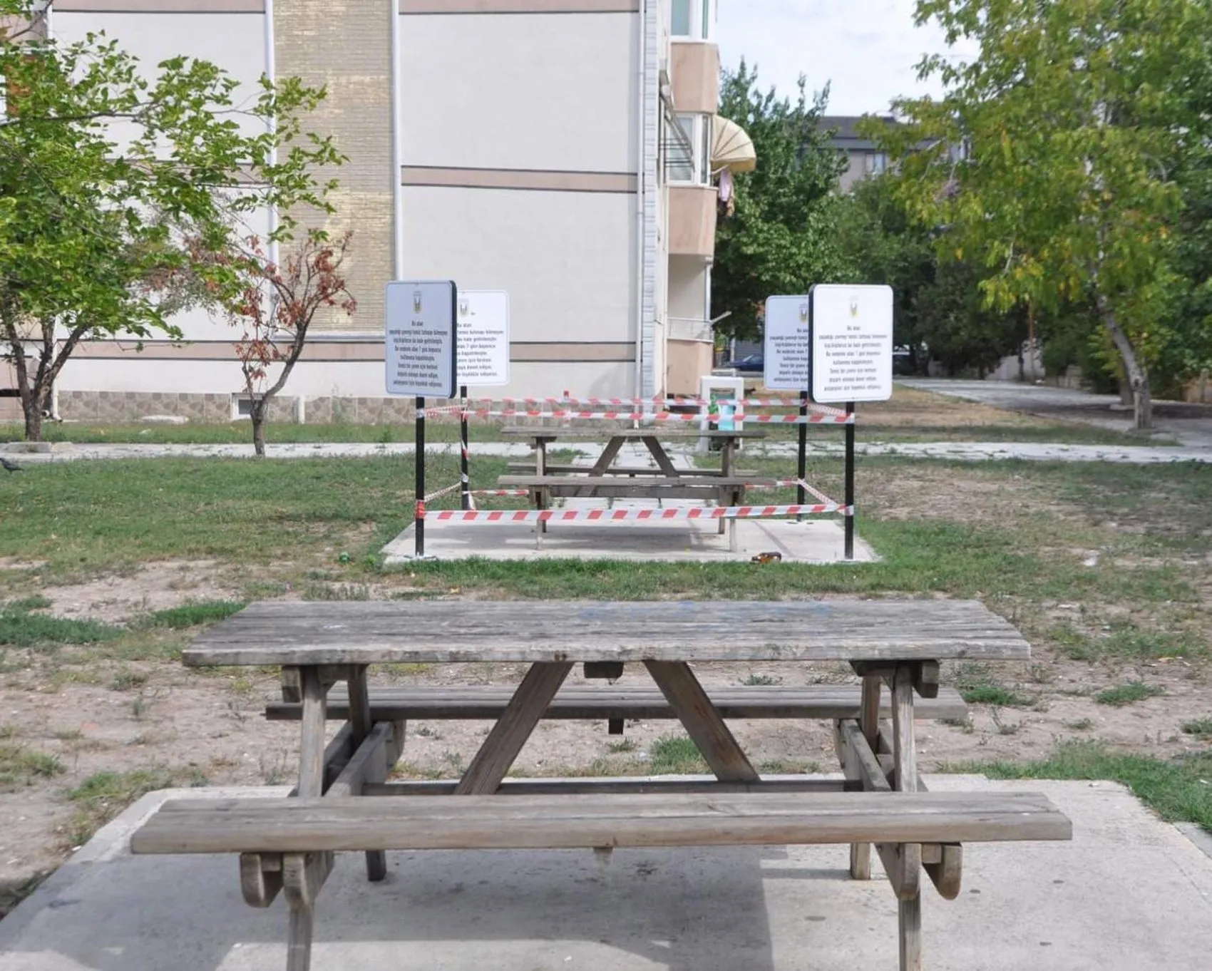 Lüleburgaz'da parkta şok uygulama: Kirletilen oturma grubu mühürlendi