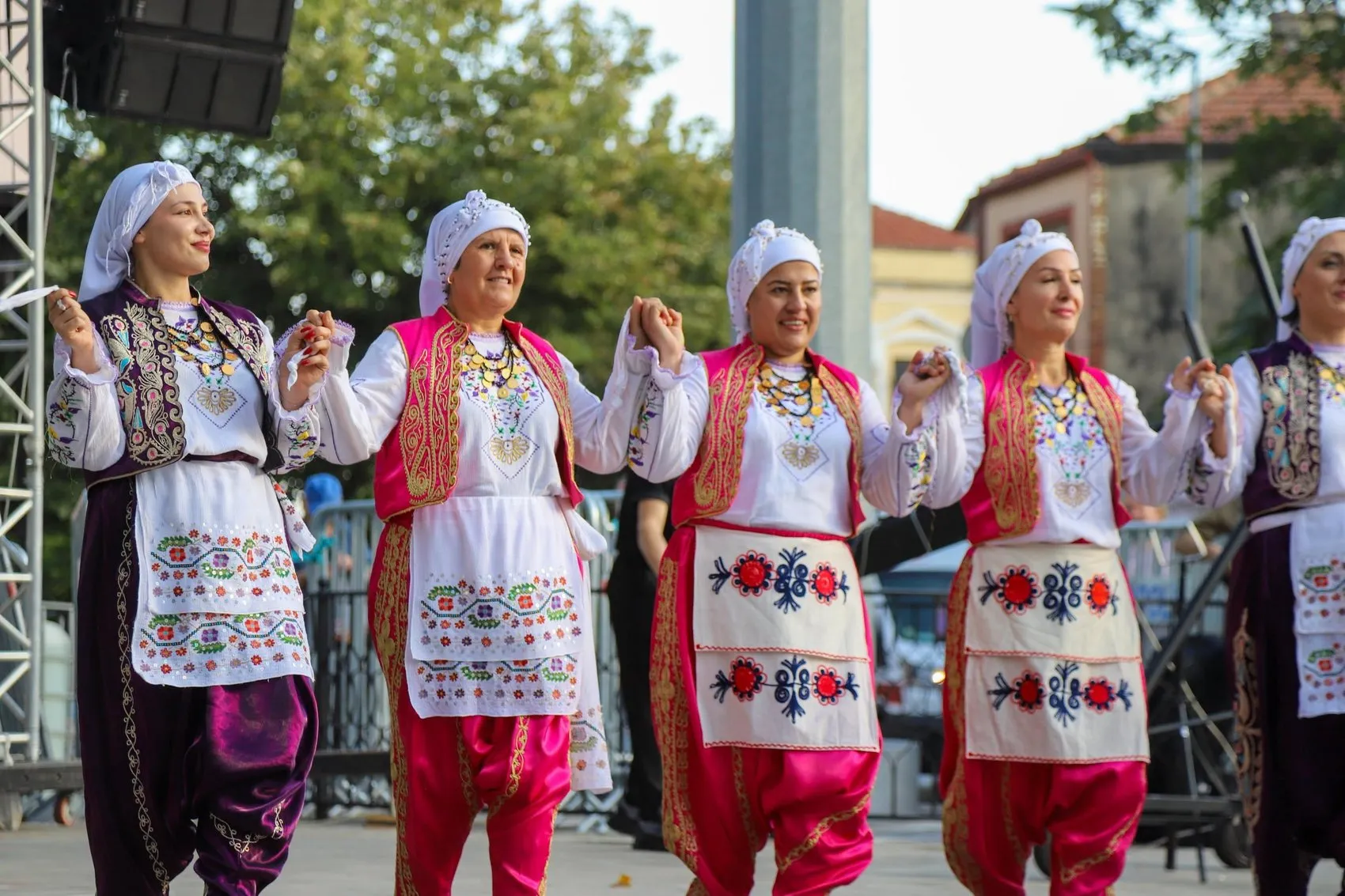 Kırklareli'nde nostalji rüzgarı: Tarihi mahallede üzümün bereketi kutlanıyor