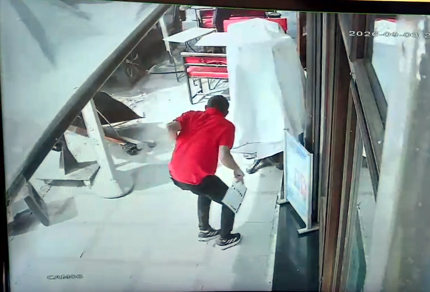 Edirne'de şaşkına çeviren kaza: Alkometreyi üflemek yerine içine çekti
