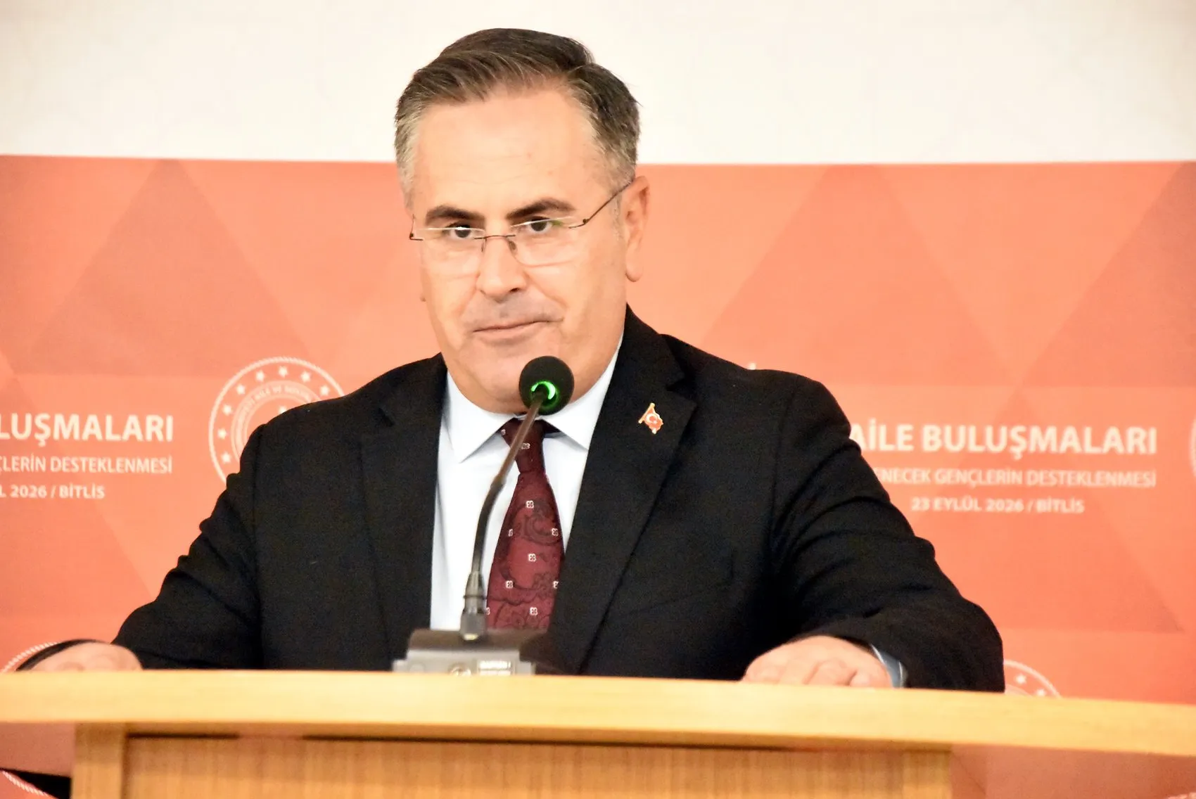 Bitlis'te devlet destekli yuvalar kuruluyor: Vali Karakaya'dan genç çiftlere altın değerinde tavsiyeler