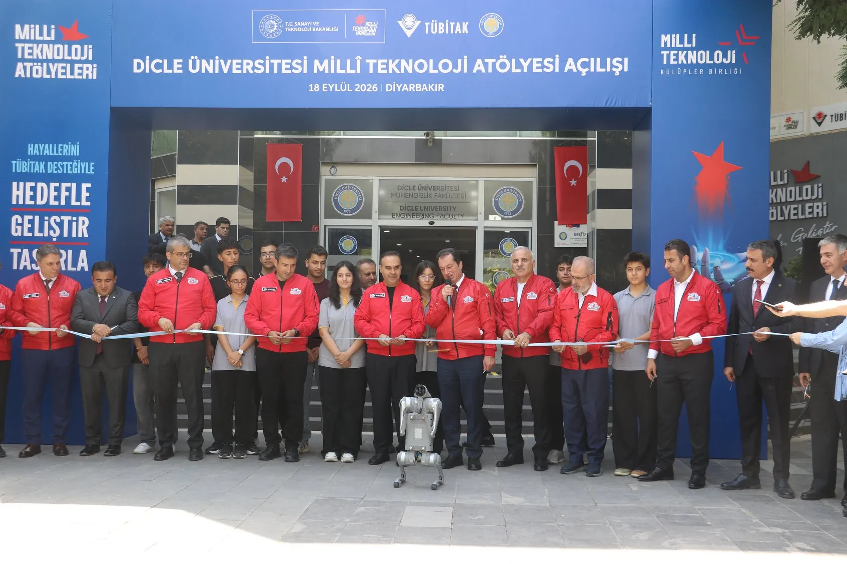 Selçuk Bayraktar'dan gençlere itiraf: O yıllara dönsem bu atölyelerde yatıp kalkardım