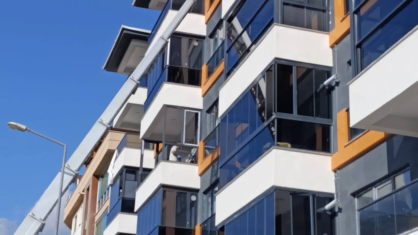 Amasya'da korkunç kaza: Yeni taşındıkları evin balkonu küçük çocuk için tuzak oldu