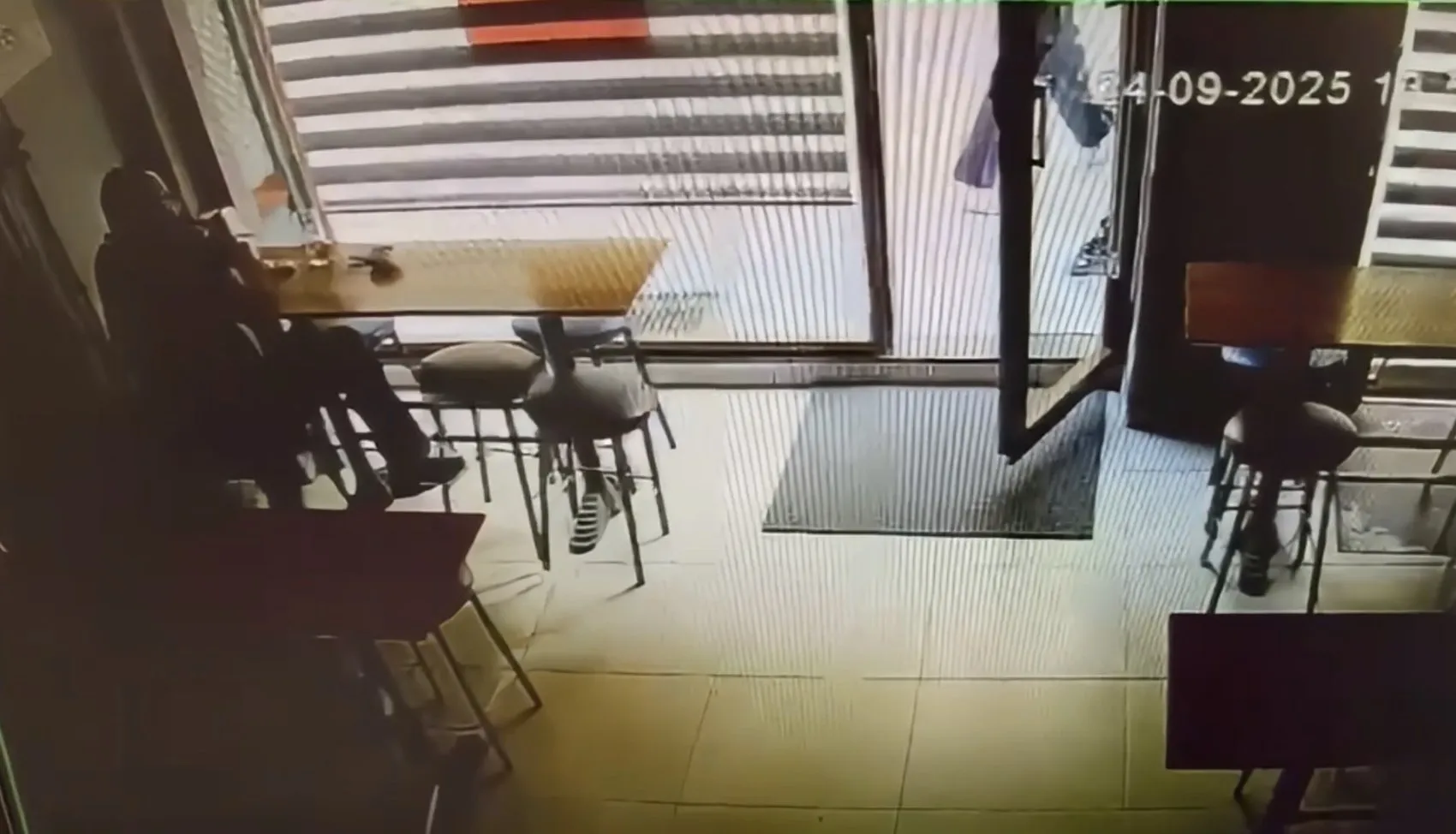 Restoranda dehşet anları: Telefonda meydan okudu, dakikalar sonra kurşunların hedefi oldu