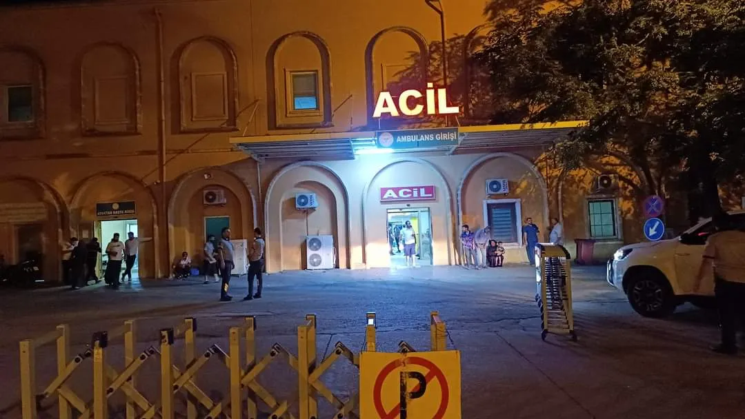 Kızıltepe'de akşam saatlerinde dehşet anları: Bıçaklar çekildi, üç kişi hastanelik oldu