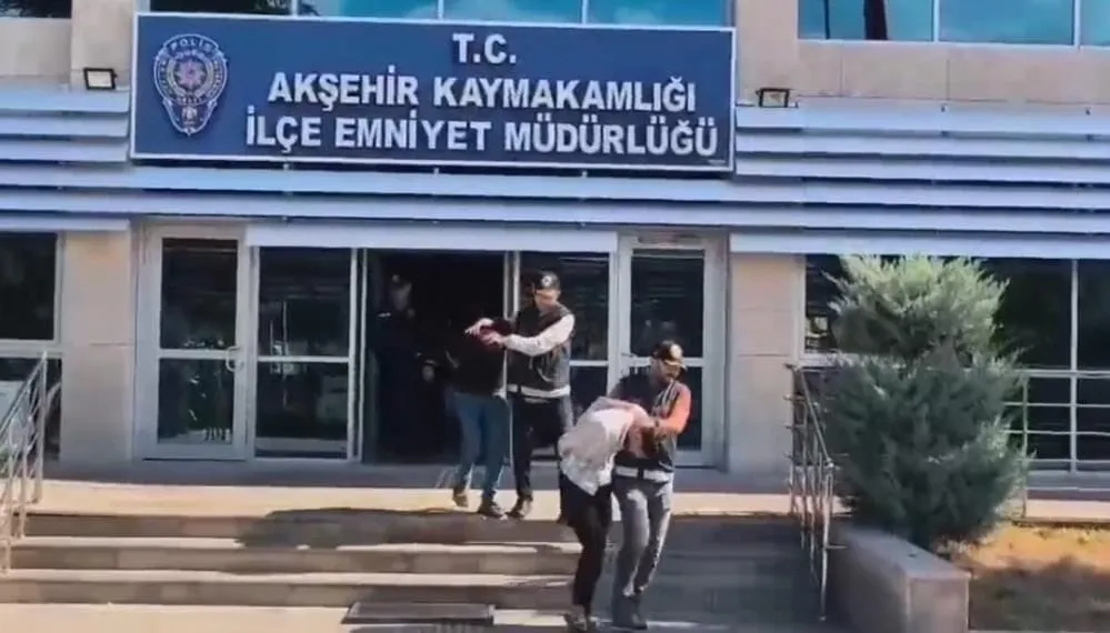 Kırkağaç'ta 6 milyonluk vurgun: Polis kılığındaki şüpheliler Konya'da kıskıvrak yakalandı