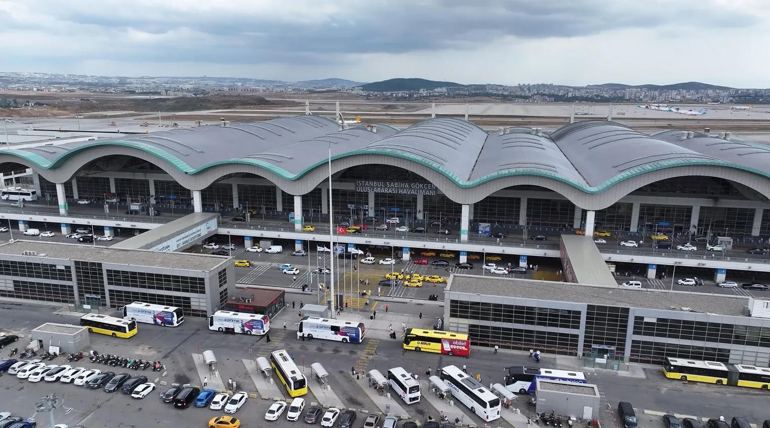 Sabiha Gökçen'de tarihi zirve: Milyonlarca yolcu aynı sezonda buluştu