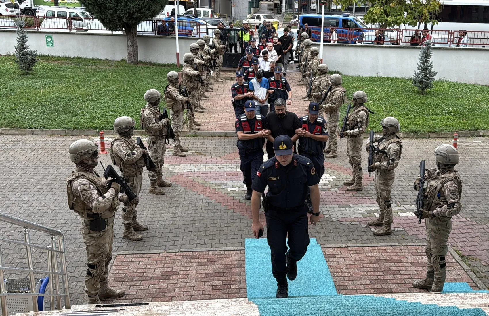 12 ilde eş zamanlı düğmeye basıldı: Yasa dışı bahis şebekesine jandarma darbesi