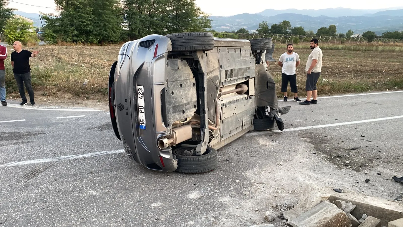 İnegöl'de saniyelerle yarışan sürücünün kaza anı kamerada