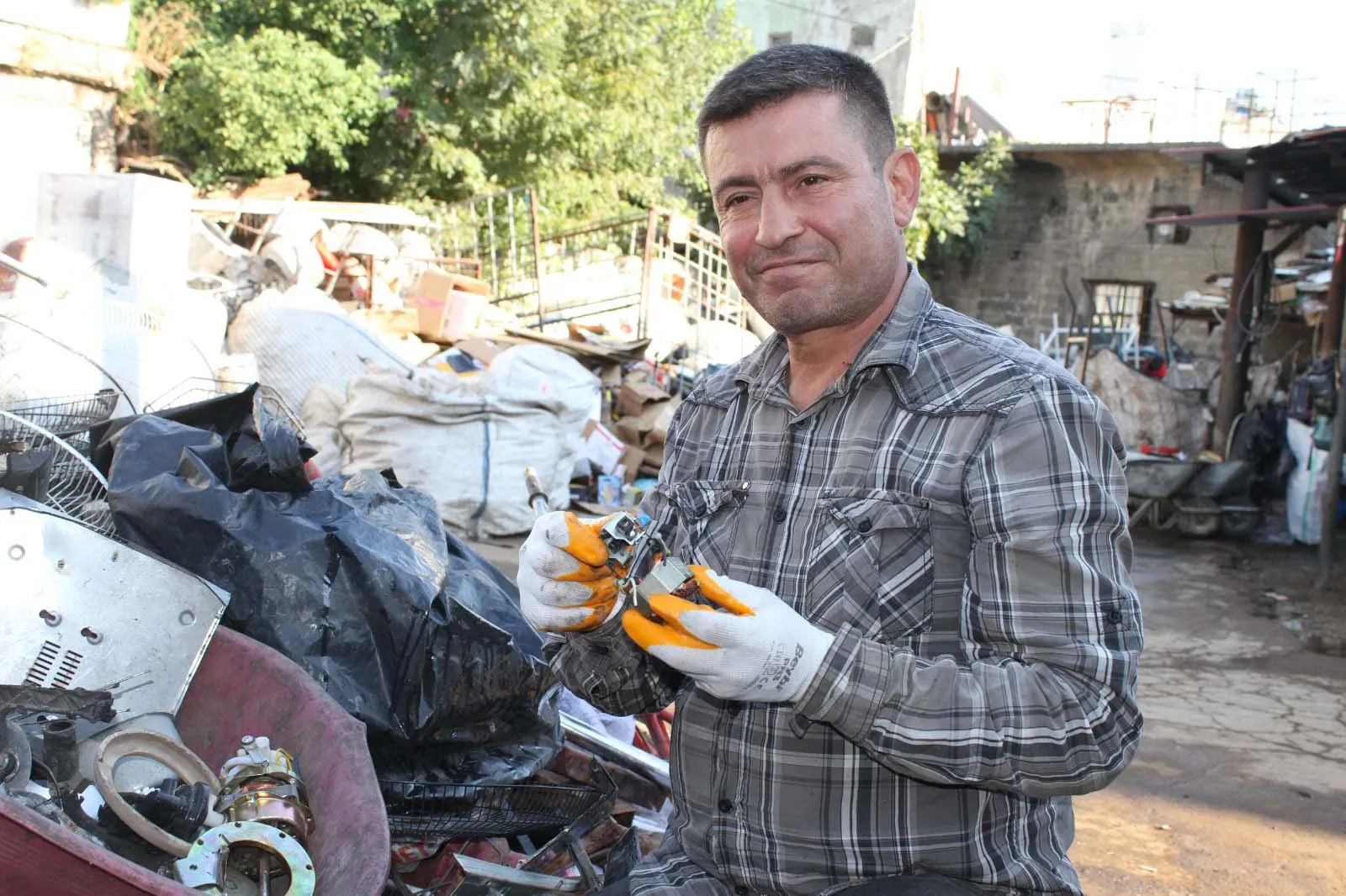 Hurda yığınından tarihe yolculuk: 50 bin parçalık devasa Büyük İskender heykeli
