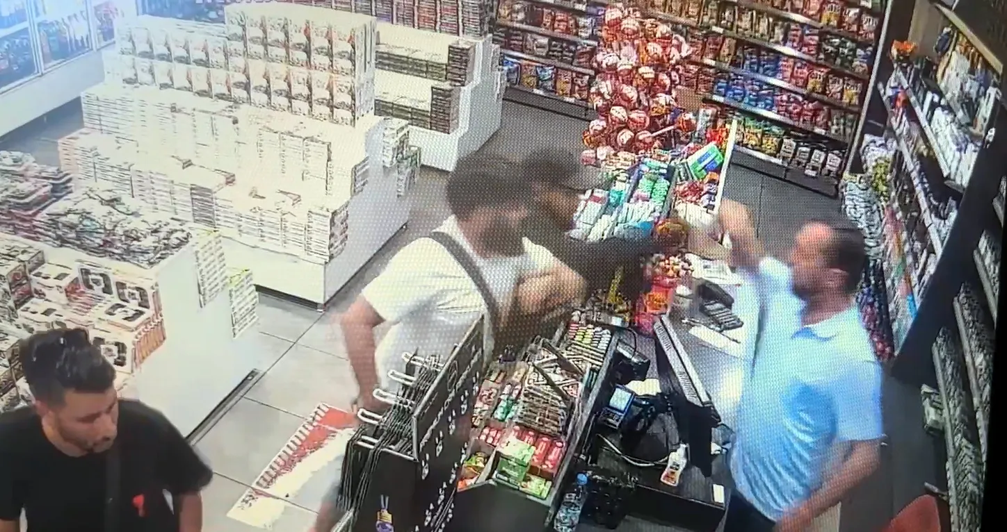 Edirne'de dehşet anları: Tartışma büyüdü, otomobili insanların üzerine sürdü