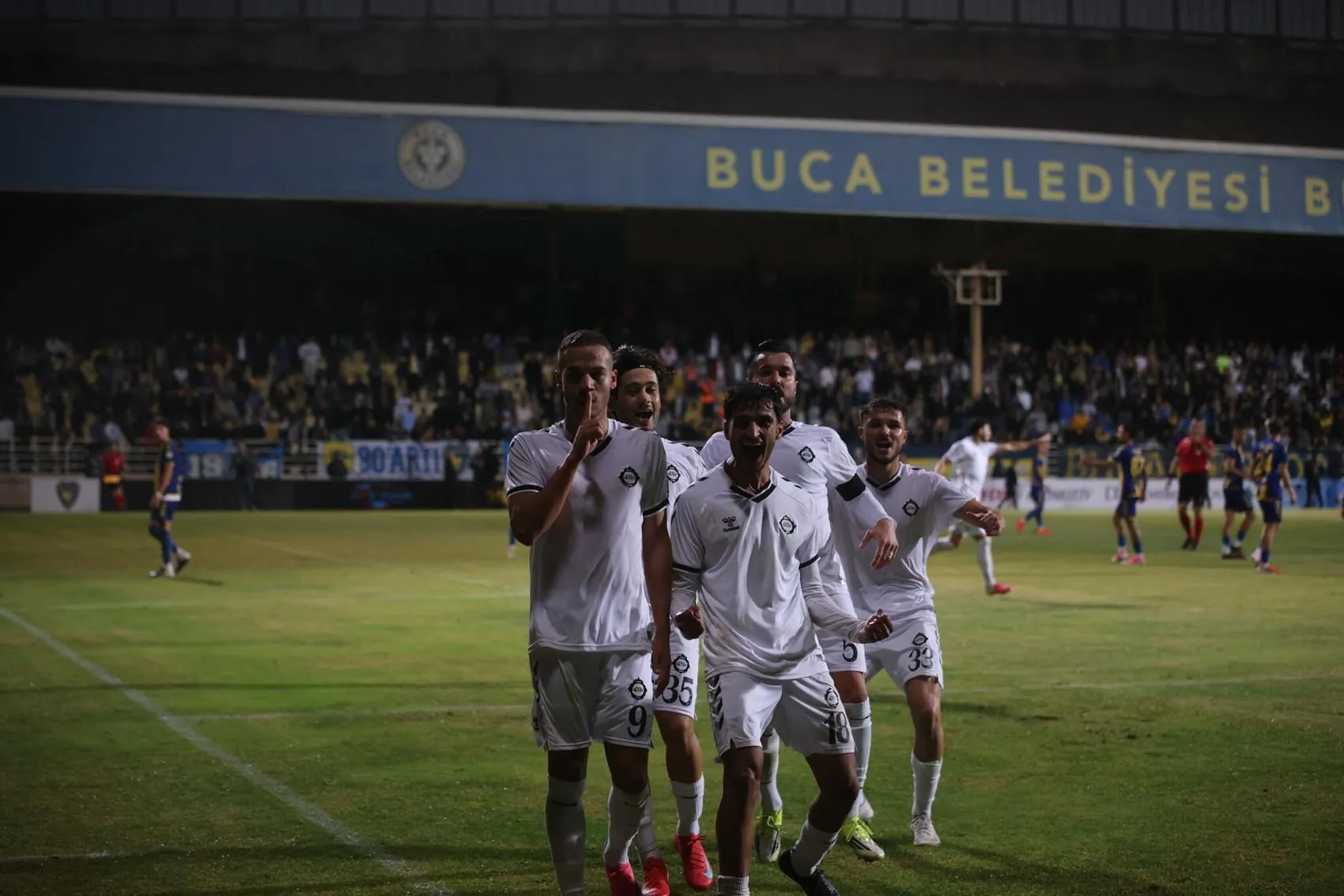 İzmir derbisinde gençlerin zaferi: Yönetimsiz Altay sahada devleşti