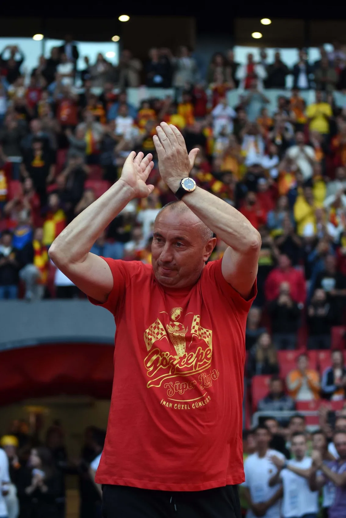 Göztepe'de Stoilov Güveni: Zor Günlerde İstikrarın Mimarı Oldu