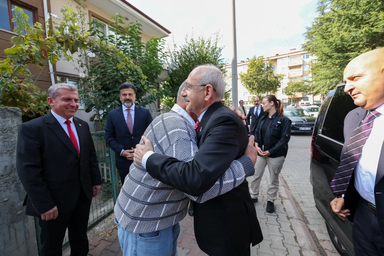 Yol üstü sürpriz ziyaret: Kılıçdaroğlu'nun Bolu durağında samimi anlar