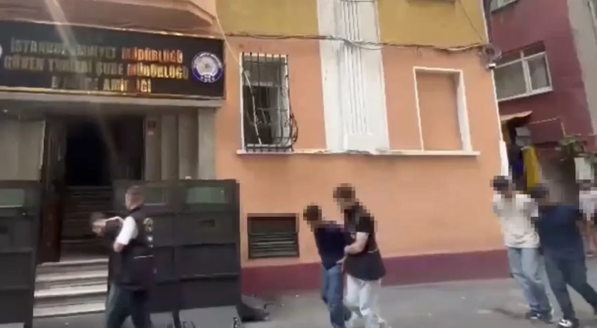 Beyoğlu'nun karanlık sokaklarında dehşet: 21 suç kayıtlı çocuk çete tutuklandı