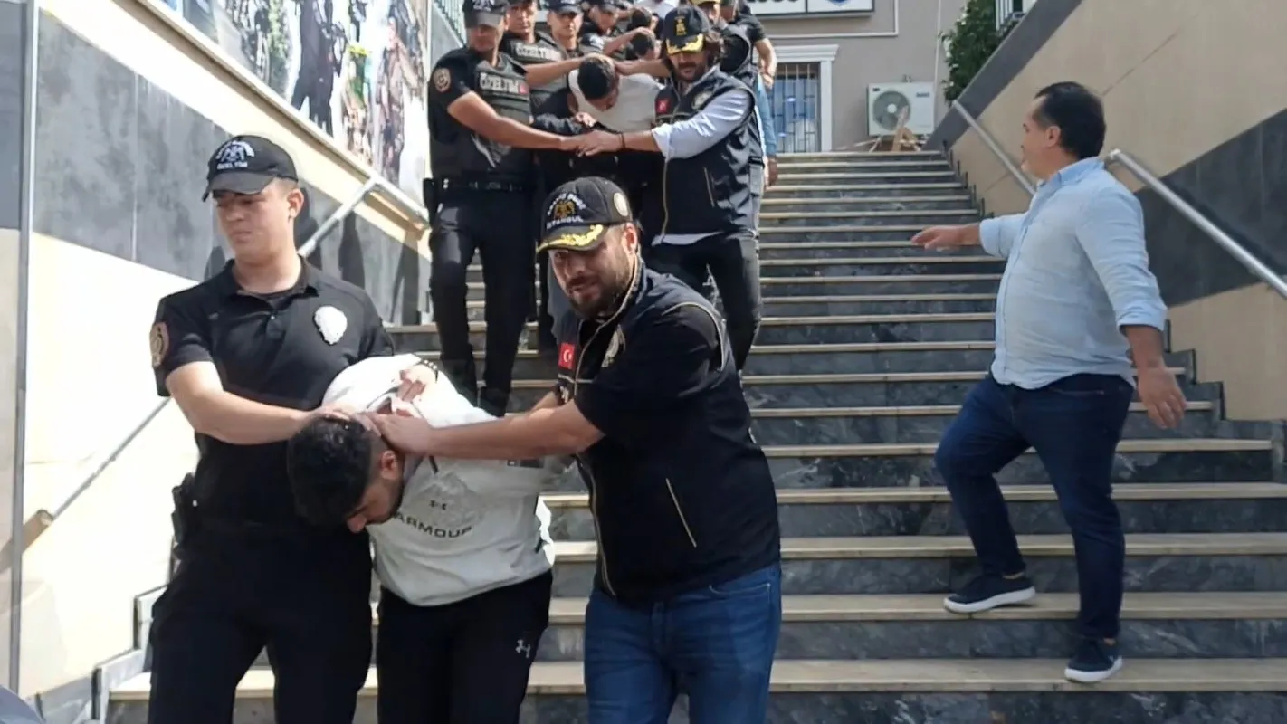 Fatih'teki kanlı döviz bürosu baskınında şok detay: Milyonlarca dolarlık sahte para ve denizden çıkan silah