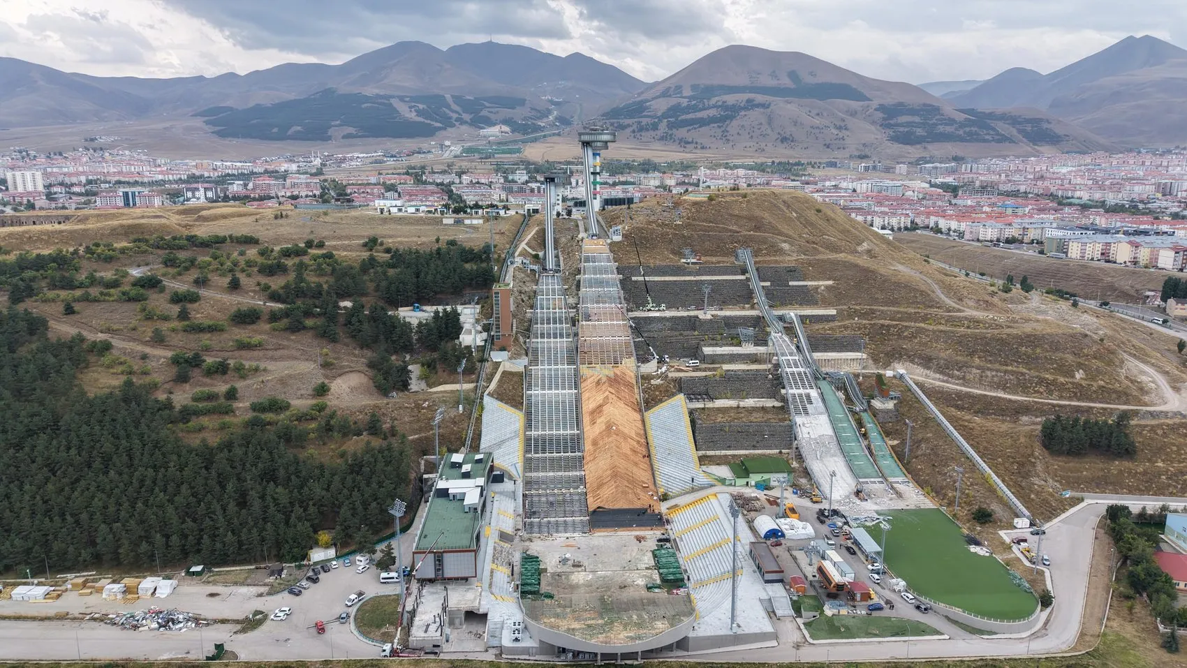 Erzurum'un simgesi atlama kulelerinde devrim: Beton pistler tarihe karışıyor
