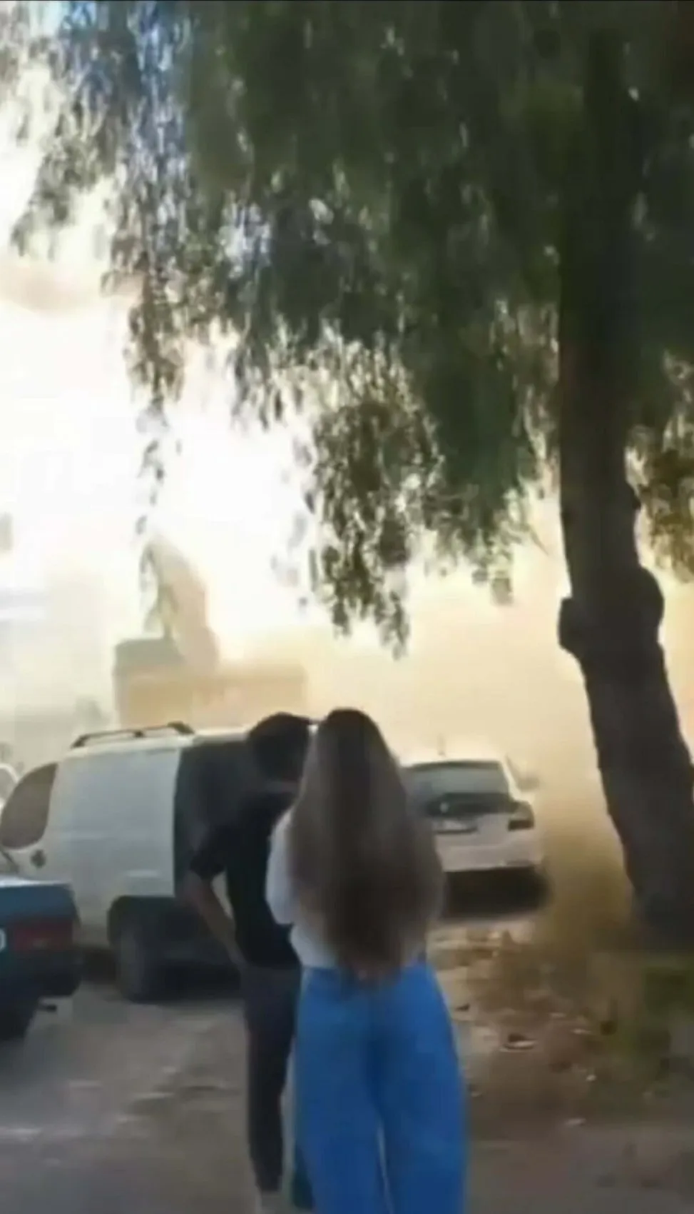 Kuşadası'nda kentsel dönüşüm yıkımı korkuttu: 5 katlı bina saniyeler içinde yerle bir oldu