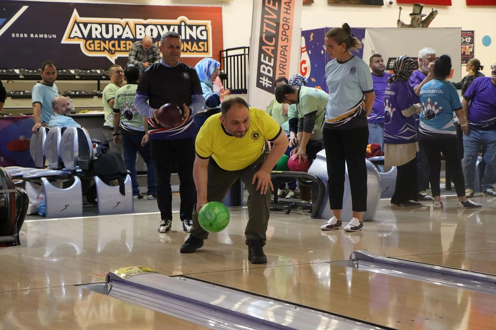 Samsun'da sessizliğin sesi bowling salonunda yankılandı