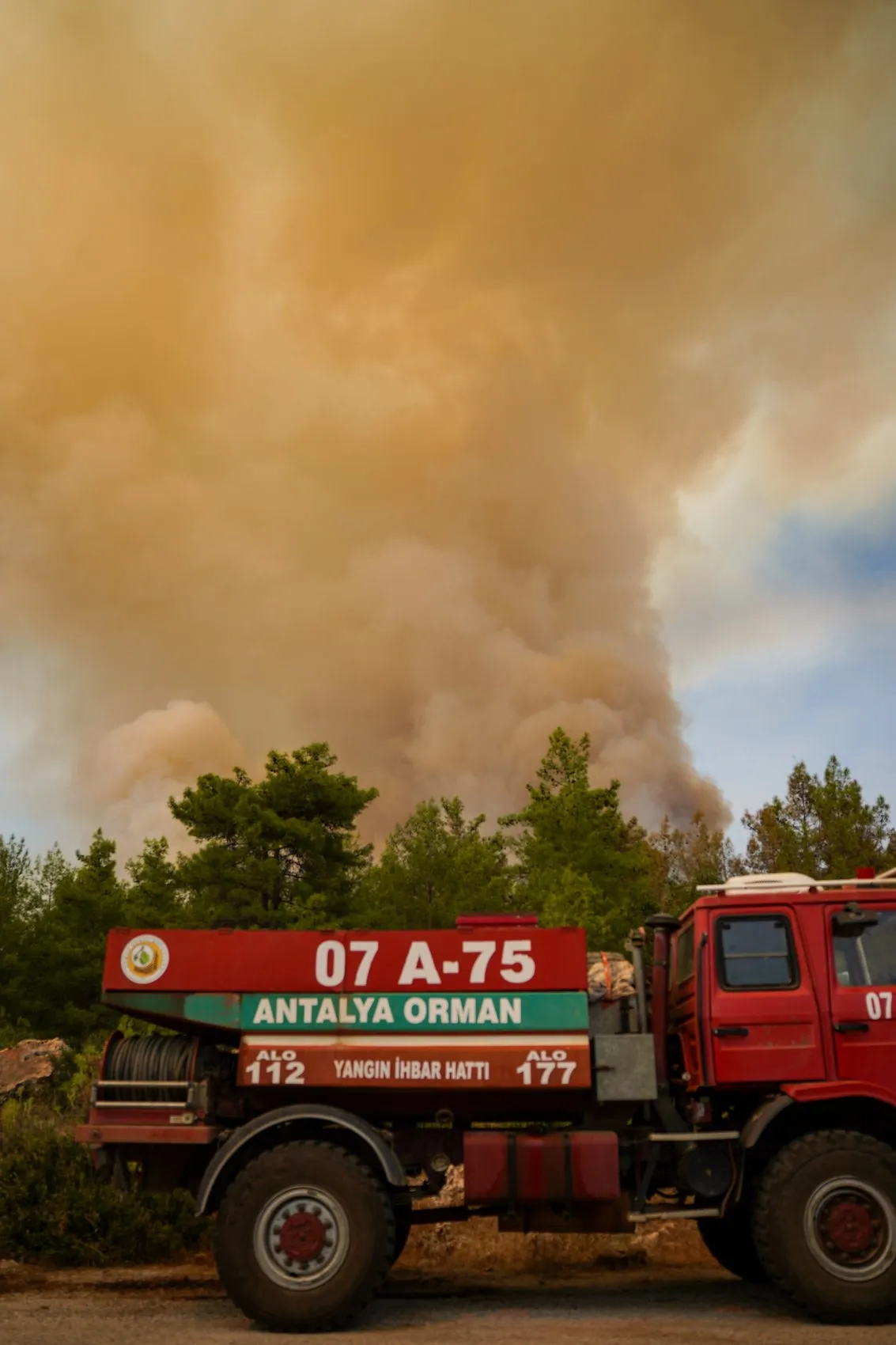 Antalya Aksu'da 72 Saatlik Kabus: Kontrol Altına Alınan Yangın Yeniden Alevlendi