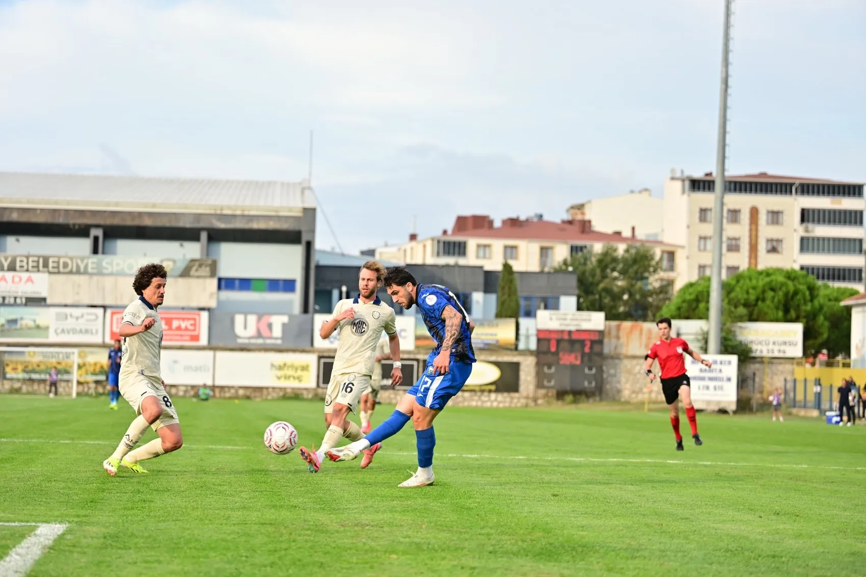 Karacabey'de kırmızı kart şoku: Ankaragücü deplasmanda farklı kazandı