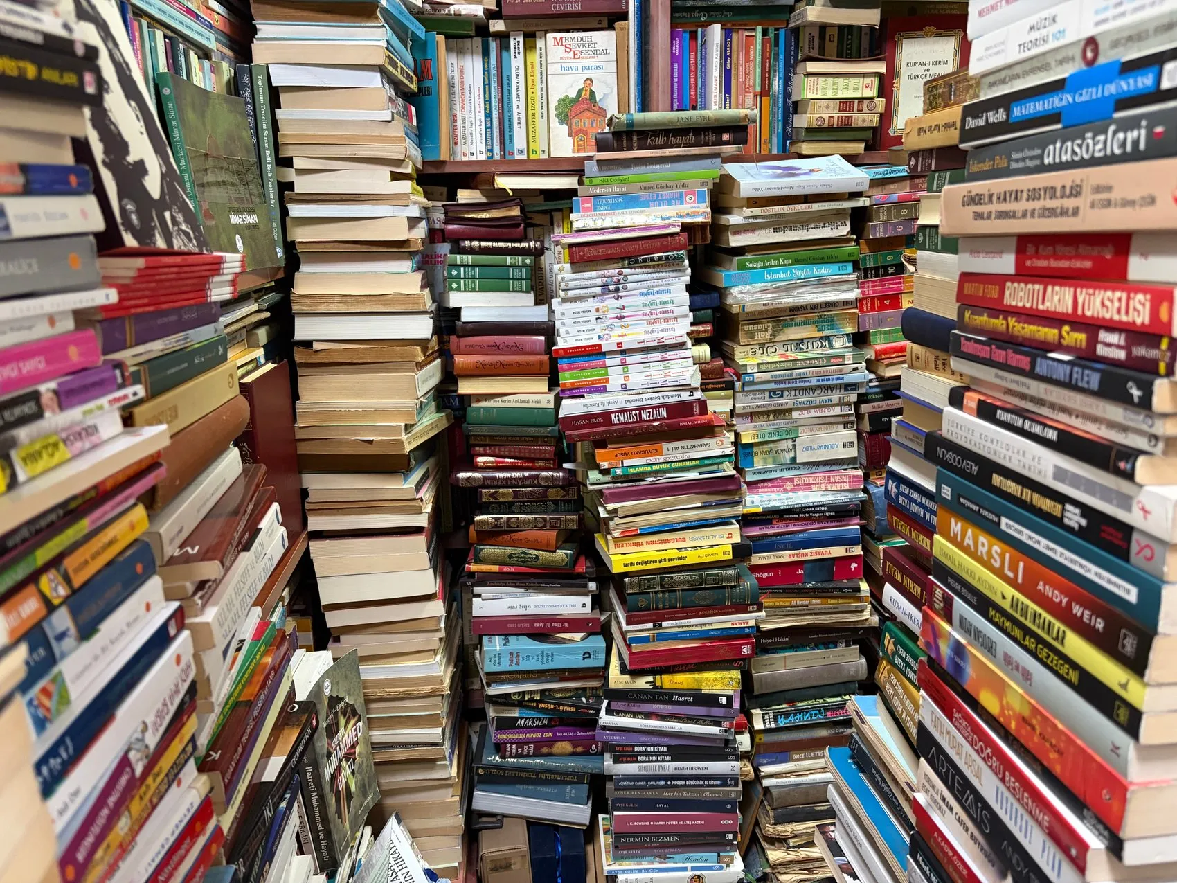 Bursa'nın 45 metrekarelik hafızası: 35 bin kitap yeni sahiplerini bekliyor