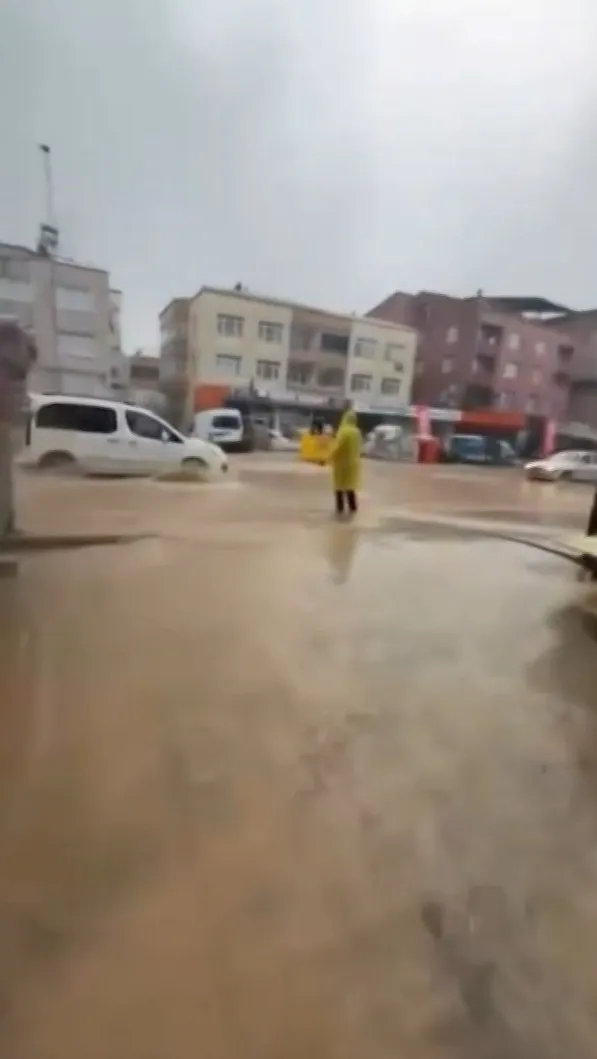 Ayancık'ta sağanak kabusu: Bir vatandaşın cesur müdahalesi felaketi önledi