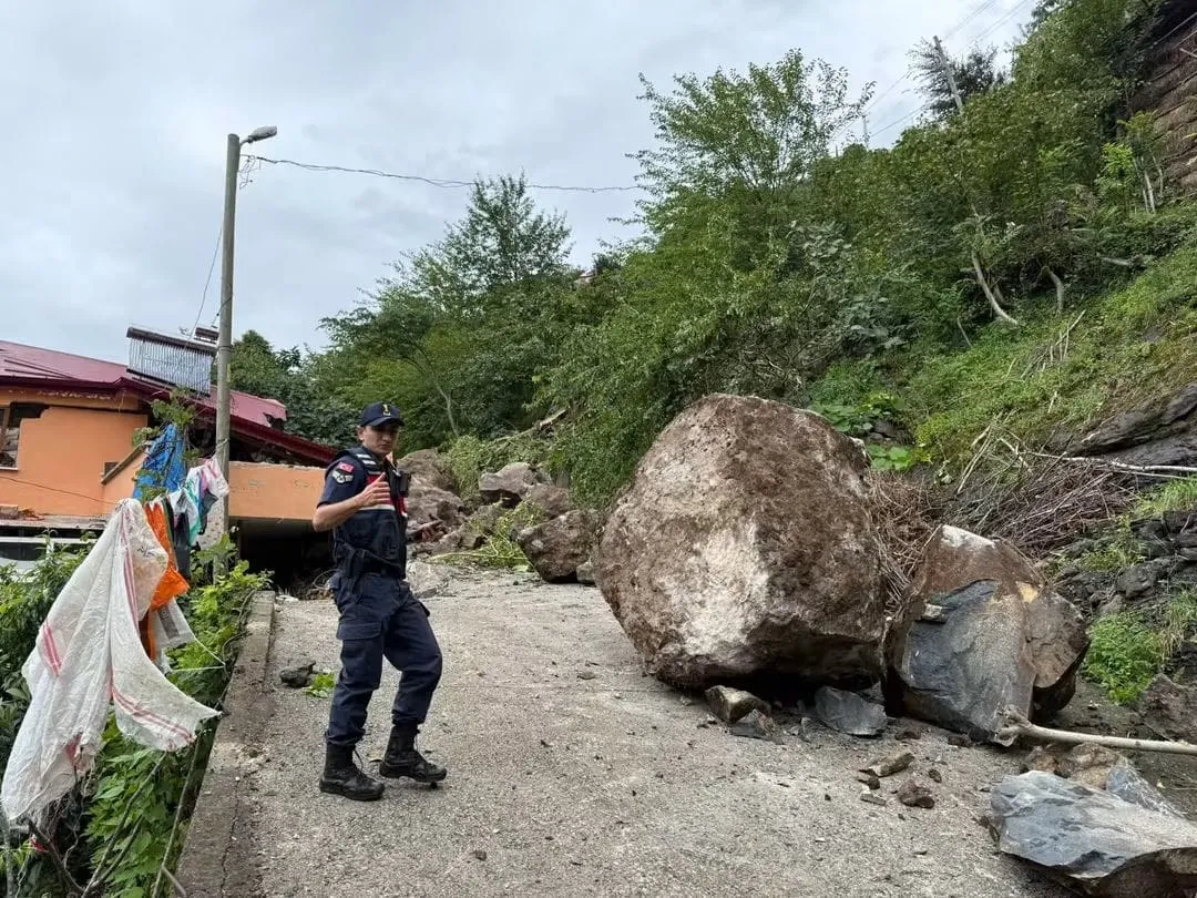 Fındık bahçesinden döndüklerinde evlerini tanıyamadılar: Heyelan dehşeti