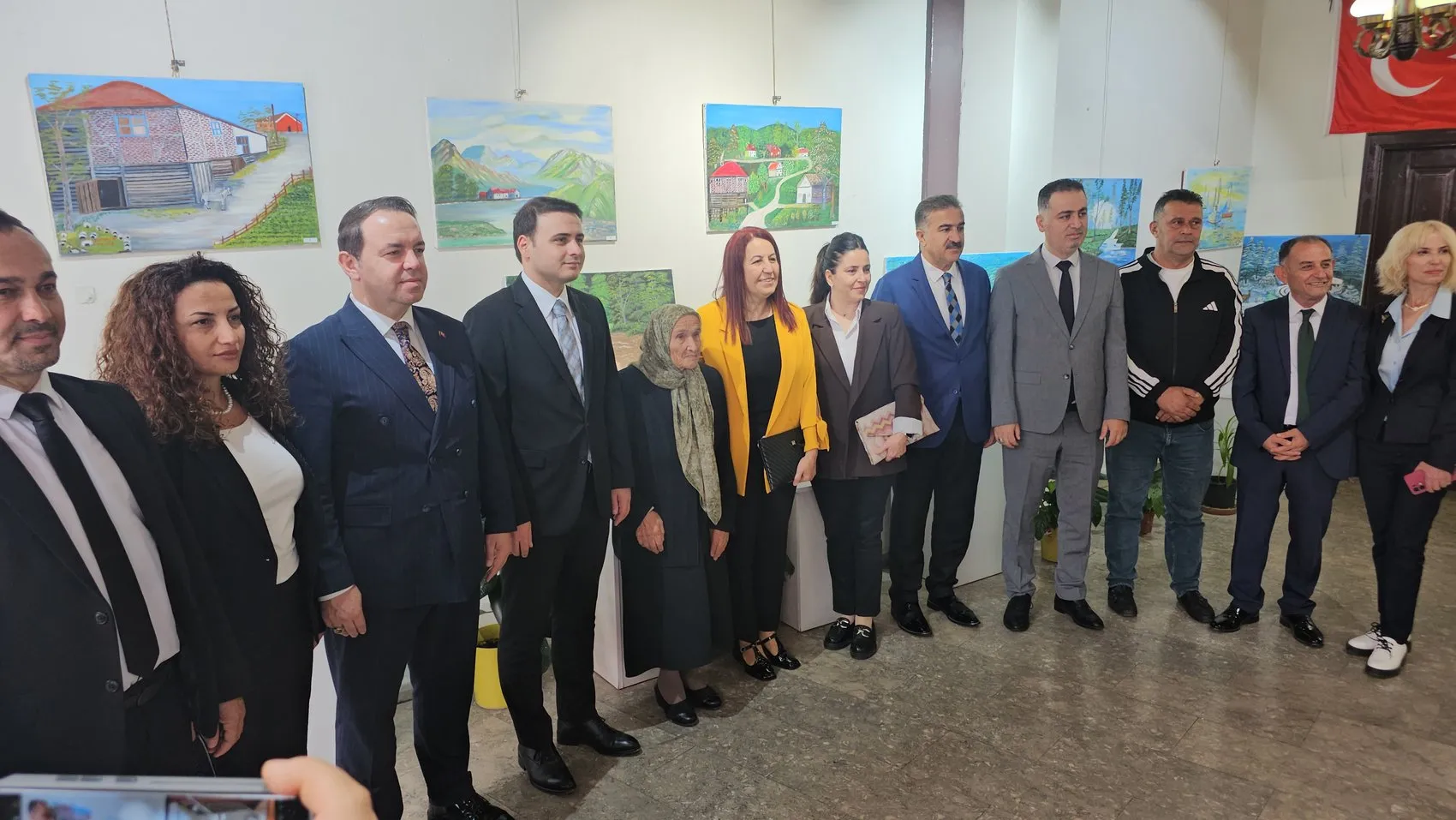 Televizyondaki Bob Ross ilham oldu: 81 yaşındaki Şahinde teyze sanatla yeniden doğdu